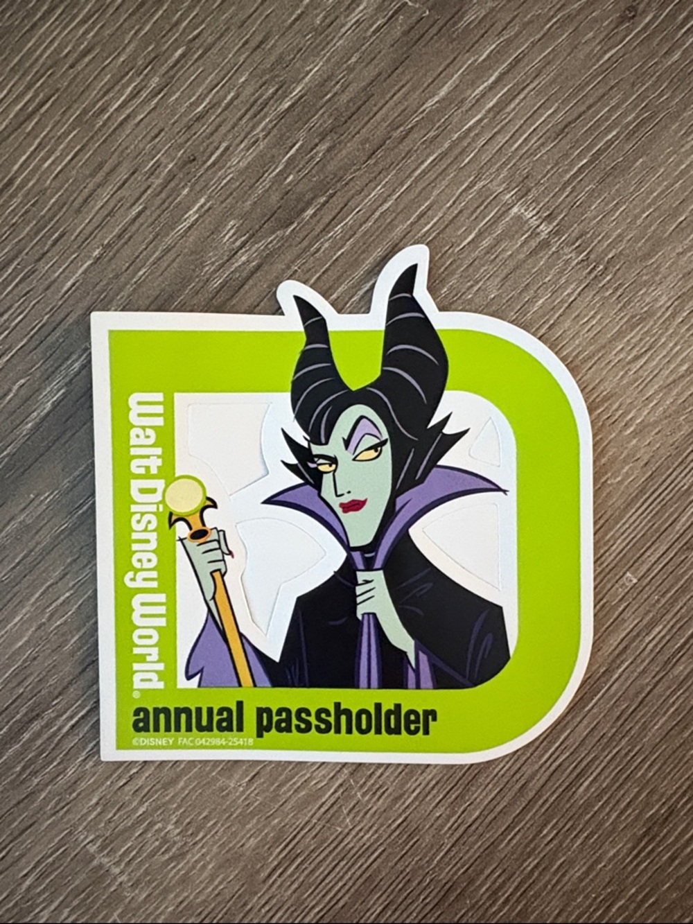Disney Maleficent Annual Passholder magnet - Green